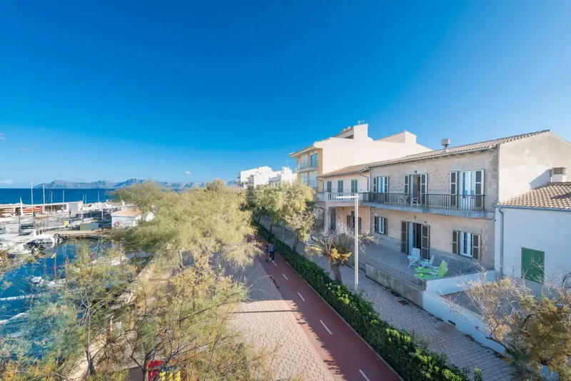 Property on the front line with sea views in Can Picafort – Mallorcan house with 3 dwellings and independent access from two streets. — photo 1