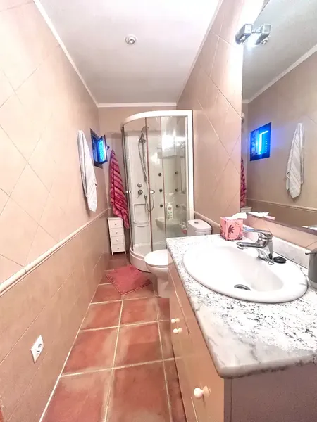 Se alquila casa chalet en la zona de Cala Llombards con 3 dormitorios más 1 baño completo. Parcela de unos 300m2 con una vivienda de 90m2 en — photo 6