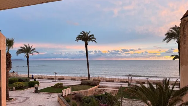 Designer beachfront apartment with private access for sale in Portixol, Palma — photo 3