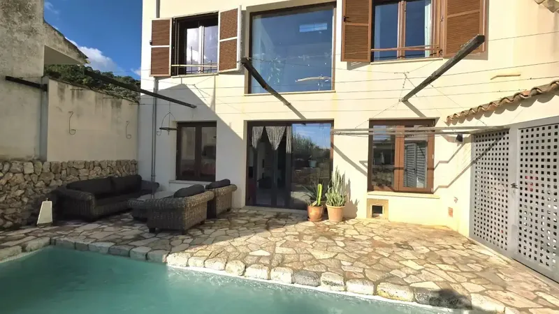 Located in the picturesque and quiet village of Caimari, just 4 km from Inca and at the foot of the Serra de Tramuntana, this property is a — photo 2