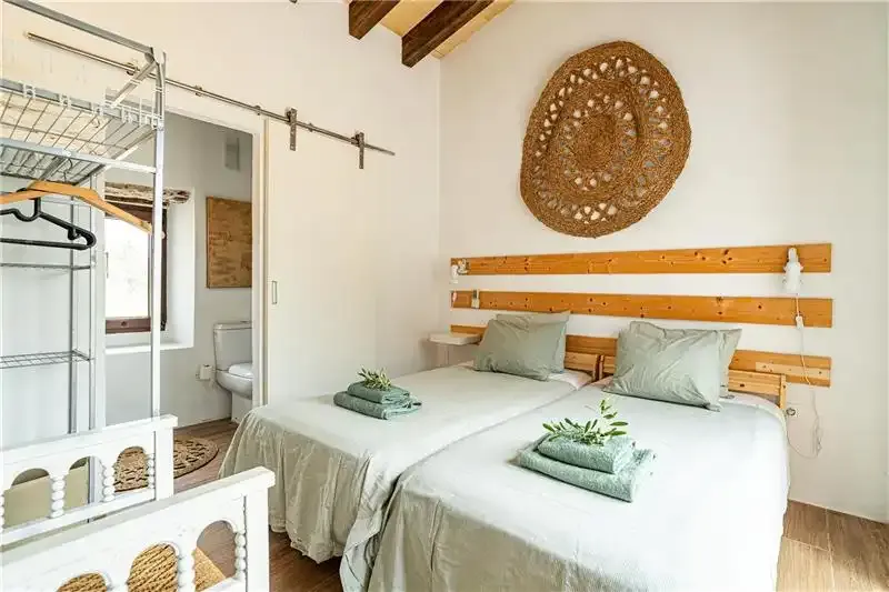 Rustic finca on plot of approx. 3,500 m² with spectacular views of the Serra de Tramuntana. Bright living-dining room with integrated kitchen — photo 10