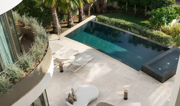 A Cutting-Edge Refuge of Serenity in Bendinat — photo 8