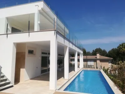 Villa in sought after residential area with panoramic sea views in Calvià — photo 1
