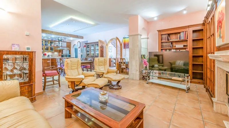 Charming villa for sale in Bahia Blava with pool and garden — photo 2