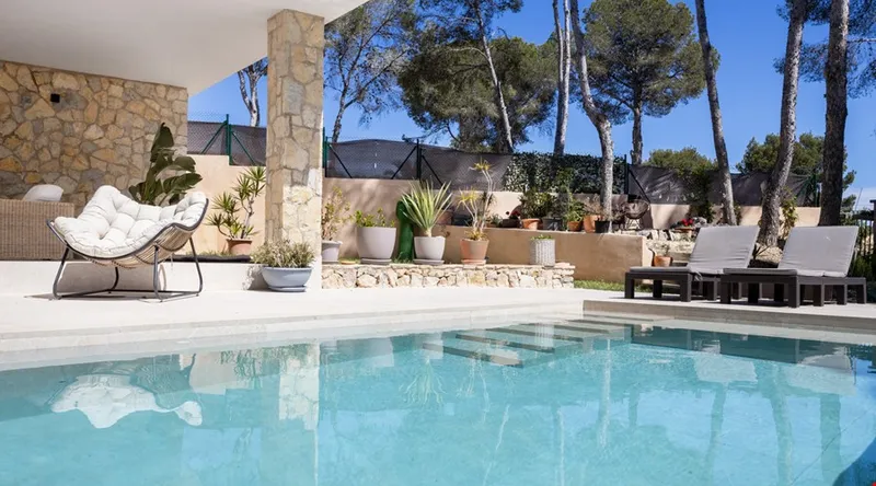 Renovated Mediterranean villa with pool and partial sea views for sale in Santa Ponsa — photo 2
