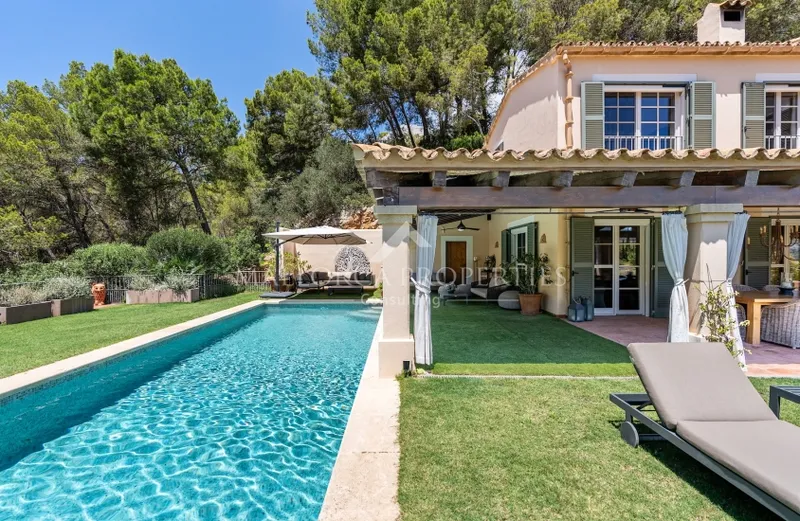 Elegant finca-style villa with sea views and renovation potential — photo 2