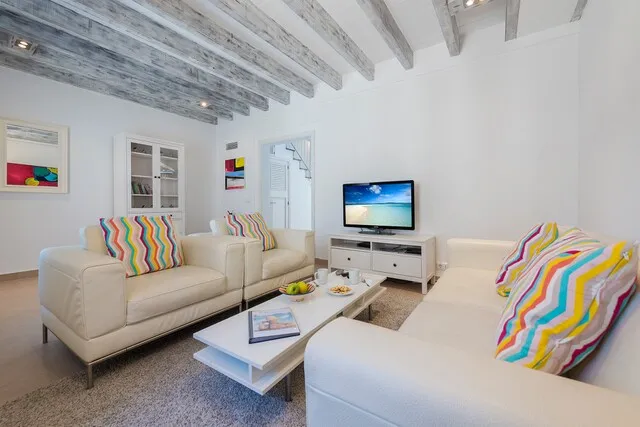 Elegant town house with rental license for sale in Pollensa's historic Old Town, North Mallorca — photo 4