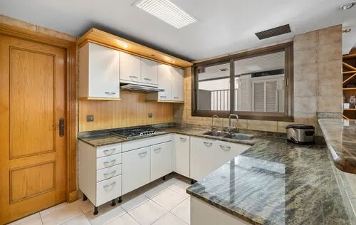 5 Bedrooms on Paseo Marítimo — photo 8