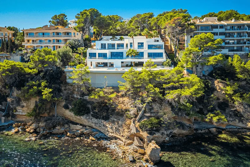 Elegant Seafront Villa in Cala Vinyas — photo 2
