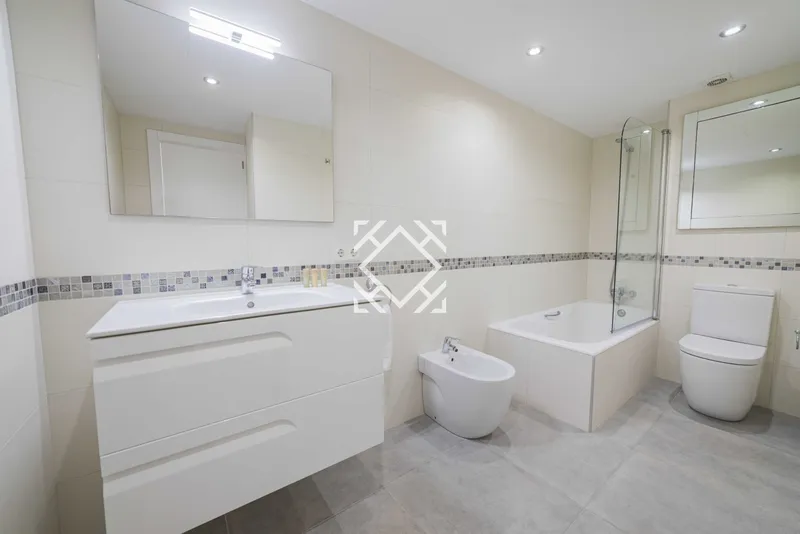 Luxury first line apartment with holiday license in Puerto de Pollensa, Mallorca — photo 10