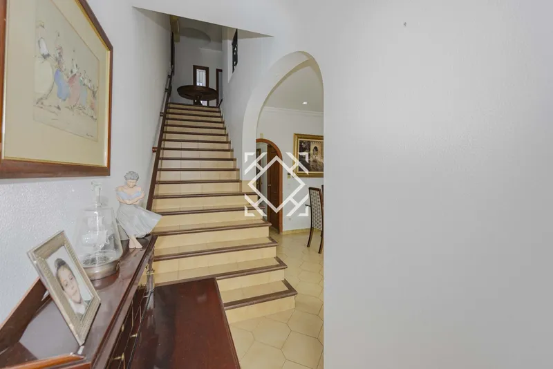 Exclusive townhouse in Llenaire with views to the bay and adjoining plot of more than 1,000 m² in Puerto de Pollensa, north of Mallorca. — photo 11