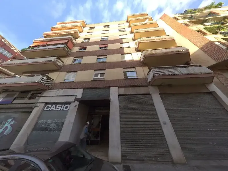 Apartment at auction of 133m2, with kitchen, dining room, 4 bedrooms and 2 bathrooms (Data provided by Catastro). — photo 1