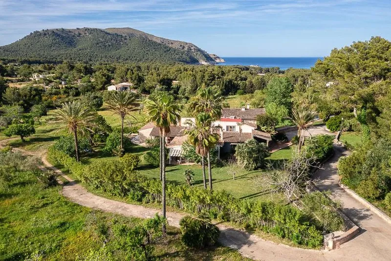 Estate for sale in Capdepera — photo 1