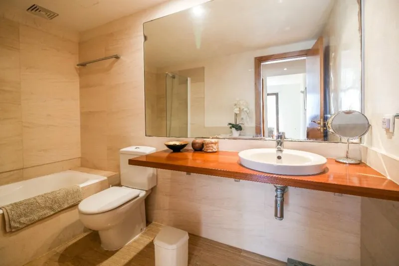 Sold by our company Great size 4 bedroom apartment with lift and swimming pool on the main square of Puerto Pollensa — photo 6