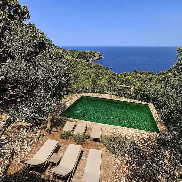 Property with sea views and great potential — photo 10