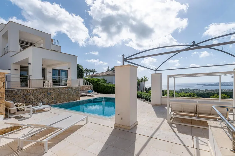 Bright luxury villa with fantastic views in a prime location — photo 2