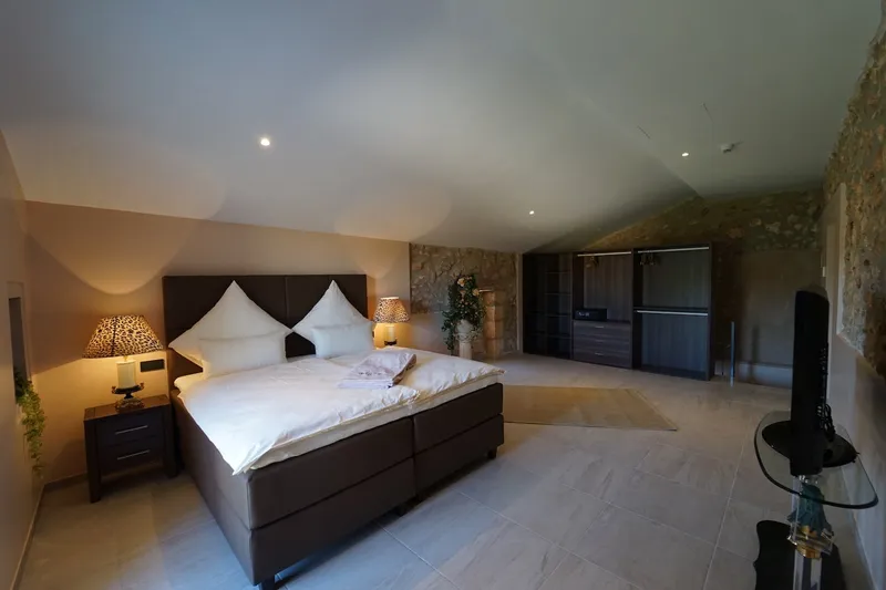 Representative estate as a private residence with fantastic panoramic views — photo 10