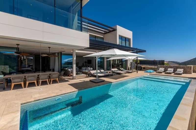 Unique Collection of Three High-End, Meticulously Designed Villas with a Total of 12 Bedrooms, in the Prestigious Area of Port Andratx — photo 4