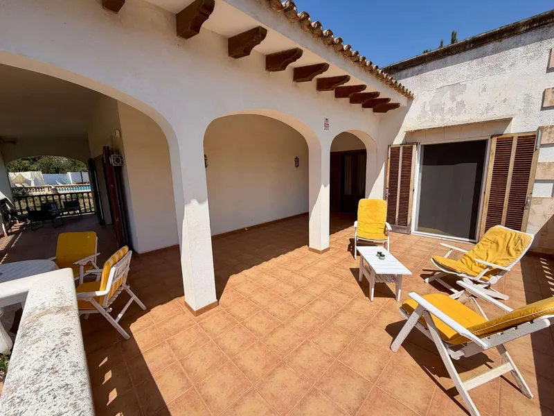 Retro villa with pool, sea views, tennis court and private cinema room – a house with great potential. — photo 9