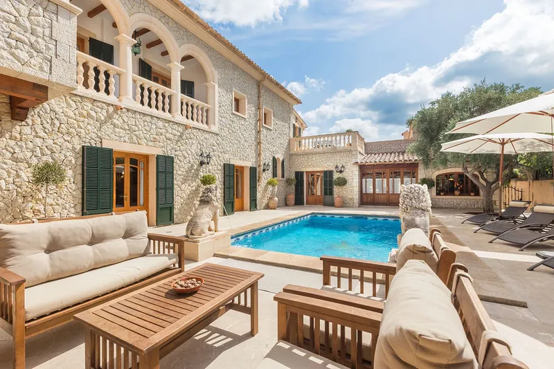 Grand Mediterranean estate in the picturesque village center — photo 8