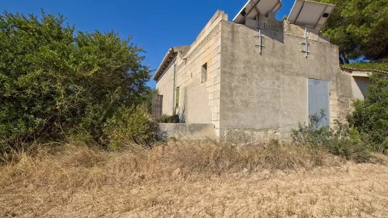 Finca of 22370 m2 with 213 m2 built, 88 m2 as dwelling and 125 m2 as agricultural, including a 35 m2 pool and garage — photo 2