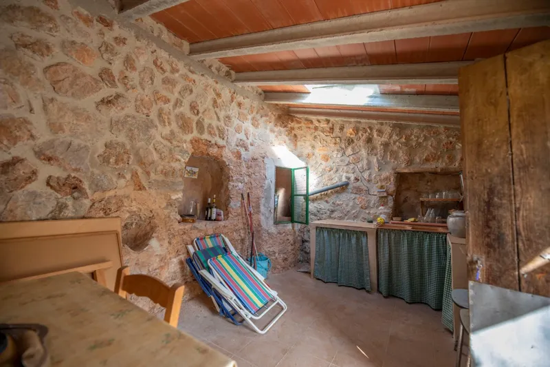 Two mountain cottages with car access in Fornalutx — photo 12