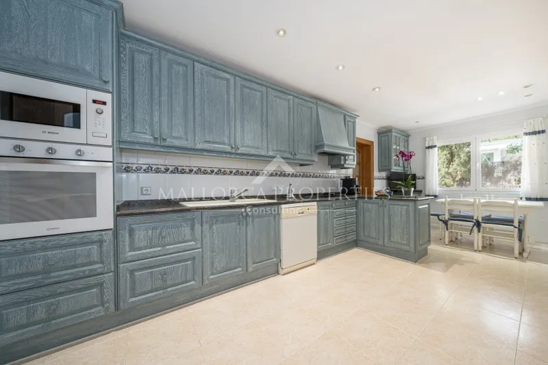 Villa with pool in prime central location in Portals Nous — photo 8