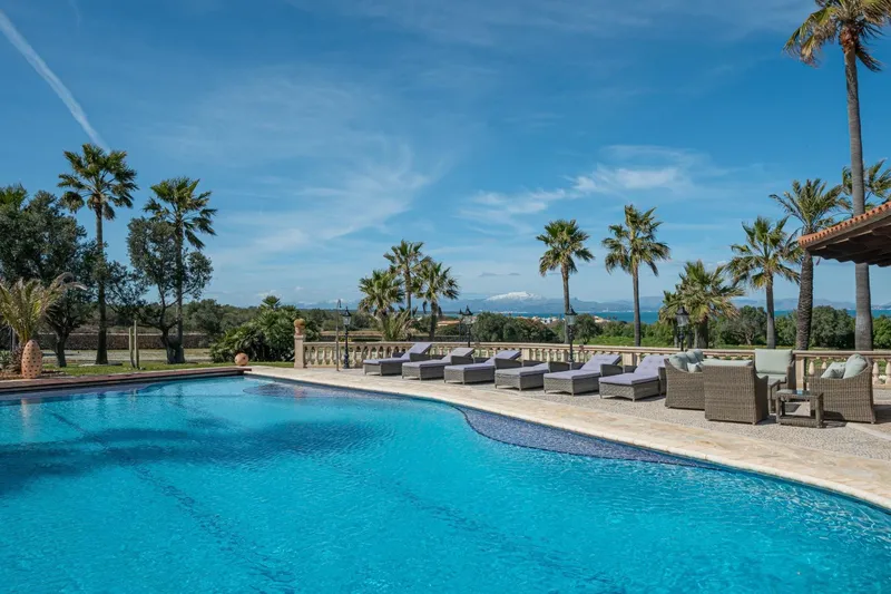 Impressive rustic estate 300 meters from the sea — photo 4