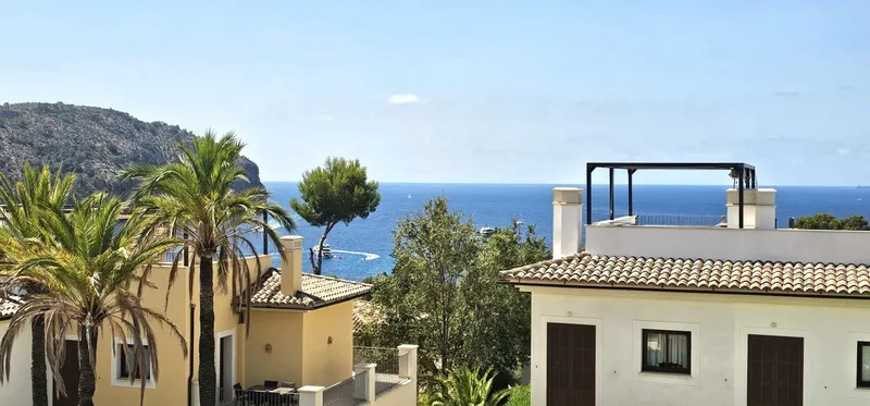 Quiet detached house with sea views — photo 1