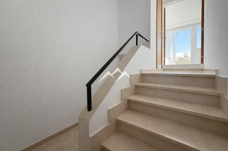 Long-term rental. Duplex penthouse with 2 terraces with partial sea and cathedral views — photo 10