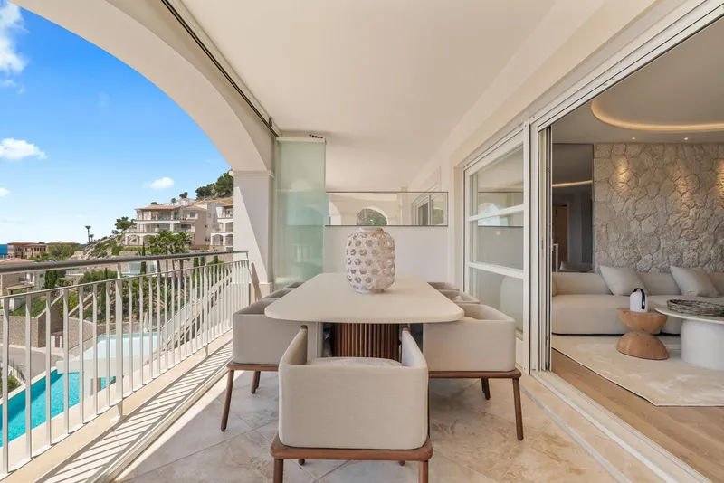 Luxurious Apartment with Impressive Sea Views — photo 3