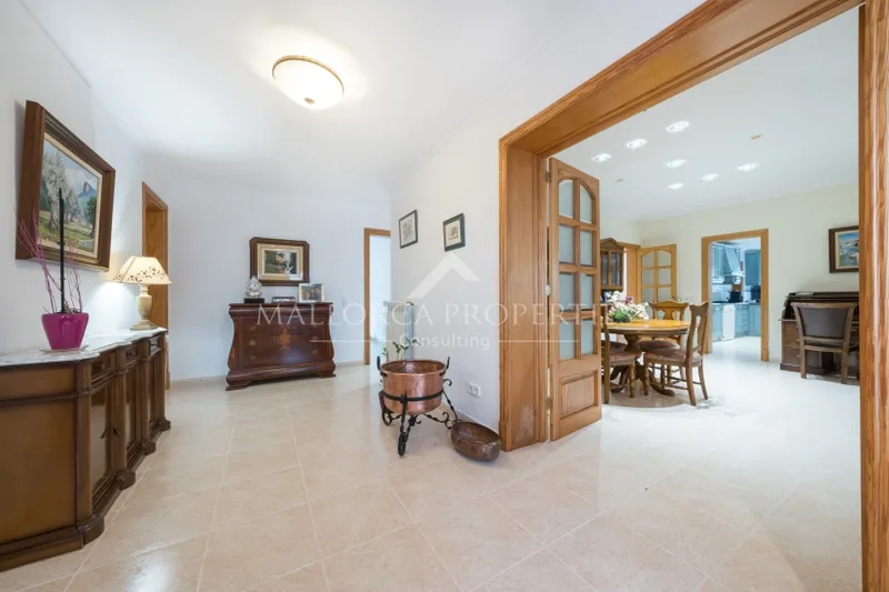 Villa with pool in prime central location in Portals Nous — photo 3