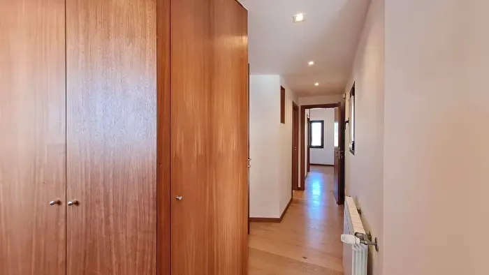 Piso en alquiler de 3 habitaciones en Centre, Plaça dels Patins — photo 3