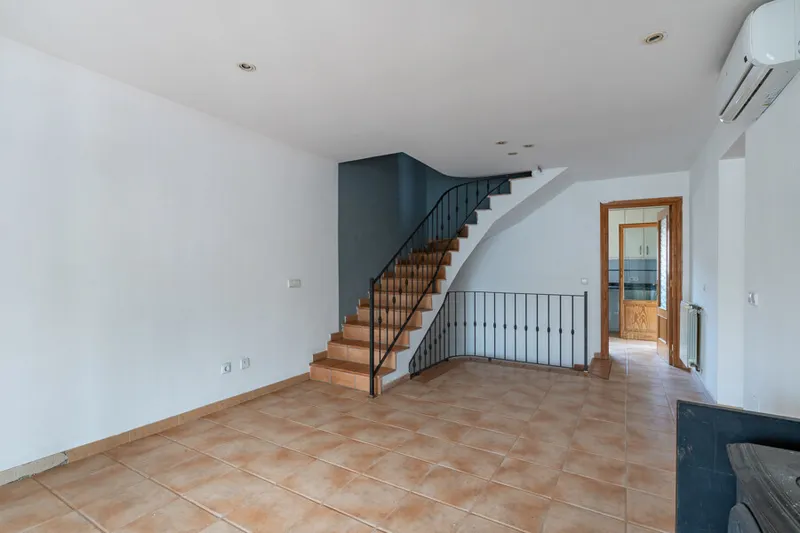 Charming Three-Bedroom House near Bunyola with Mountain Views — photo 9