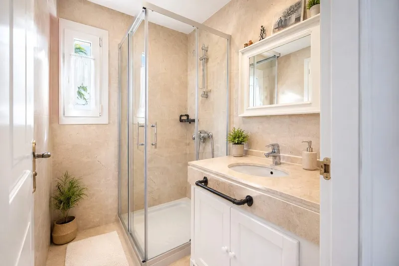 228m² semi-detached house with 4 bedrooms, garden and pool for sale — photo 11