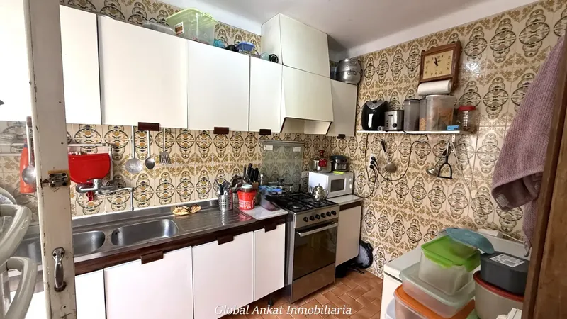 If you are looking for a versatile property, with plenty of space and the tranquility of having only one neighbor, this duplex will light your bulb. — photo 7