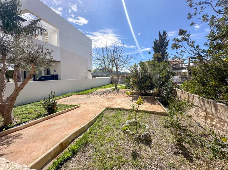 Unique investment! House plus two apartments on the beachfront — photo 7