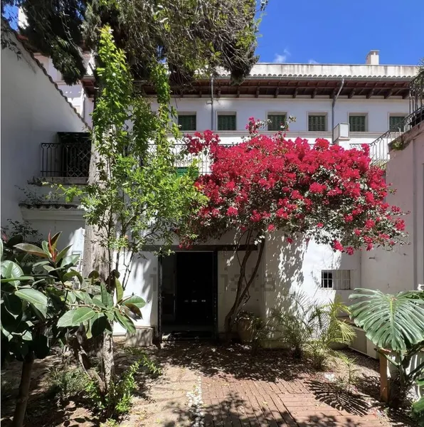 Large Duplex with Private Garden and Garage in the Old Town — photo 1