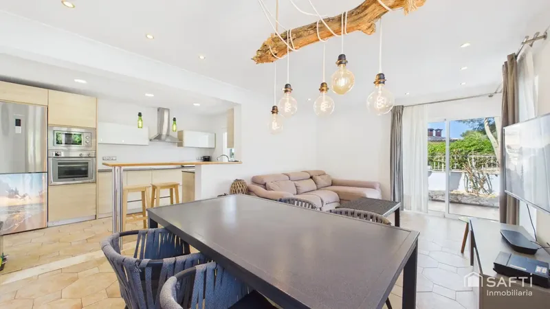 Villa with private pool and jacuzzi - Tourist license for 8 people - Can Picafort - Calle Tords — photo 6