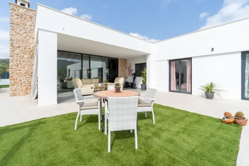 Modern-style villa — photo 3