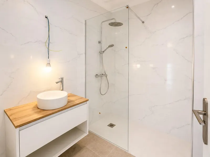 In the sought-after neighborhood of Son Espanyolet is this bright, fully renovated home. — photo 12