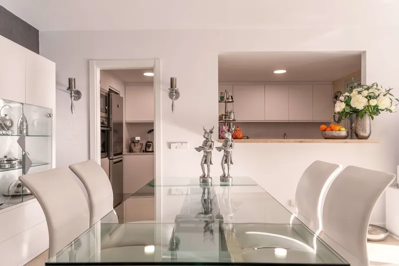 Beautiful 4-bedroom apartment near the beach in Palmanova — photo 4