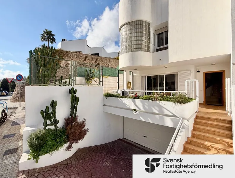 Terraced house for sale in Calle de Bellpuig — photo 1