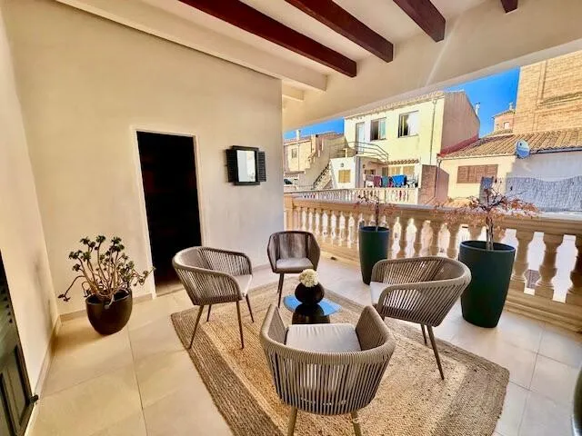 Reformed townhouse with large garage and lift, Llucmajor — photo 2