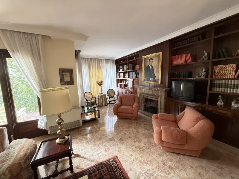 Elegant second floor with garage — photo 3