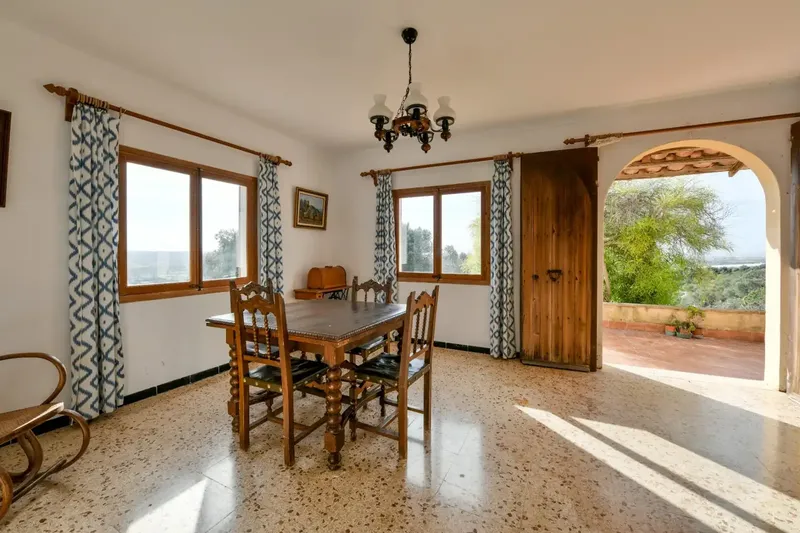 Exclusive rustic estate in Sa Casa Blanca on a plot of over 40,000 m2, offering privacy and — photo 3