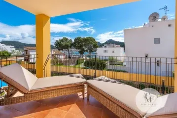 Live luxury effortlessly in this spectacular recently renovated apartment in the prestigious Club de Vela, Port Andratx — photo 2