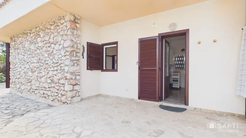 Cozy urban chalet with a large garden in Calas de Mallorca — photo 8