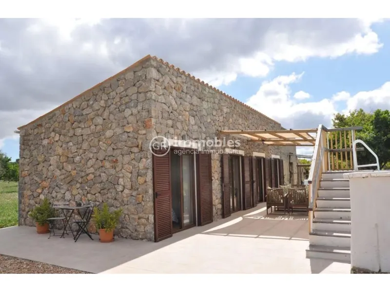 Rustic house — photo 2