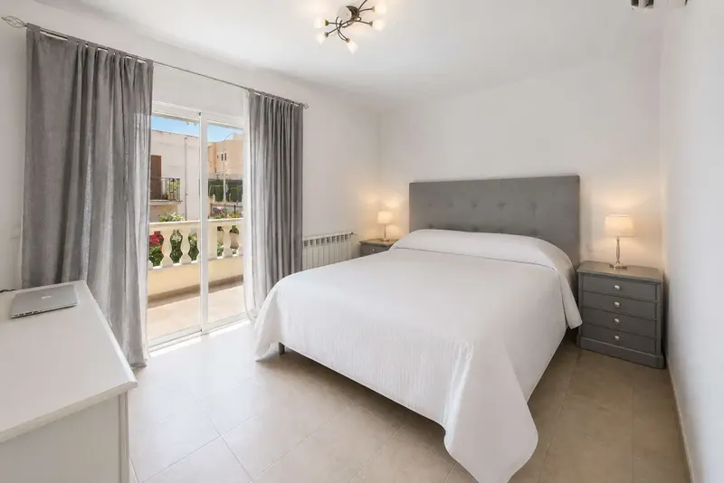 Charming fully renovated house with pool and large garage, located in a central and quiet area of Paguera — photo 9